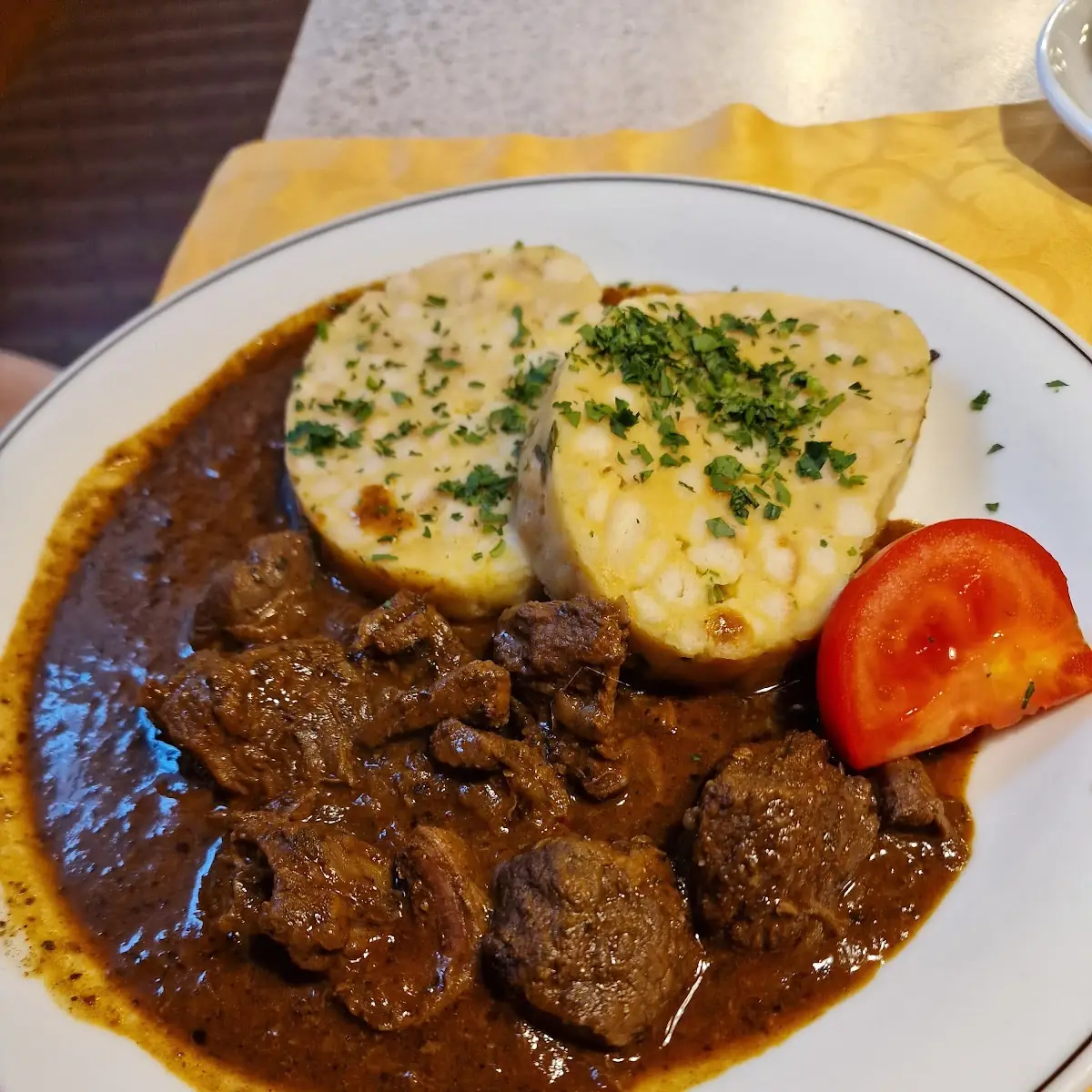 Wildschweinbraten Mit Speckknödel Und Rotkraut