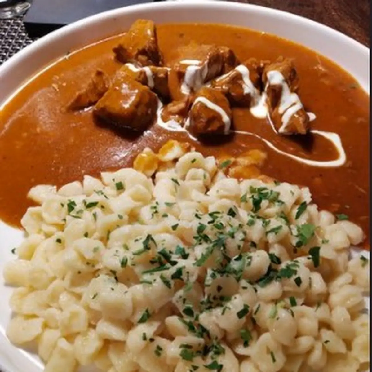 Kalbsgulasch Mit Nockerl