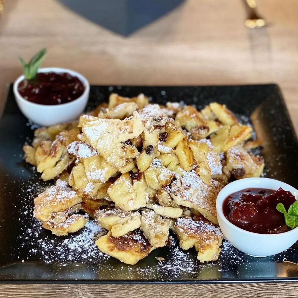 Hausgemachter Kaiserschmarrn