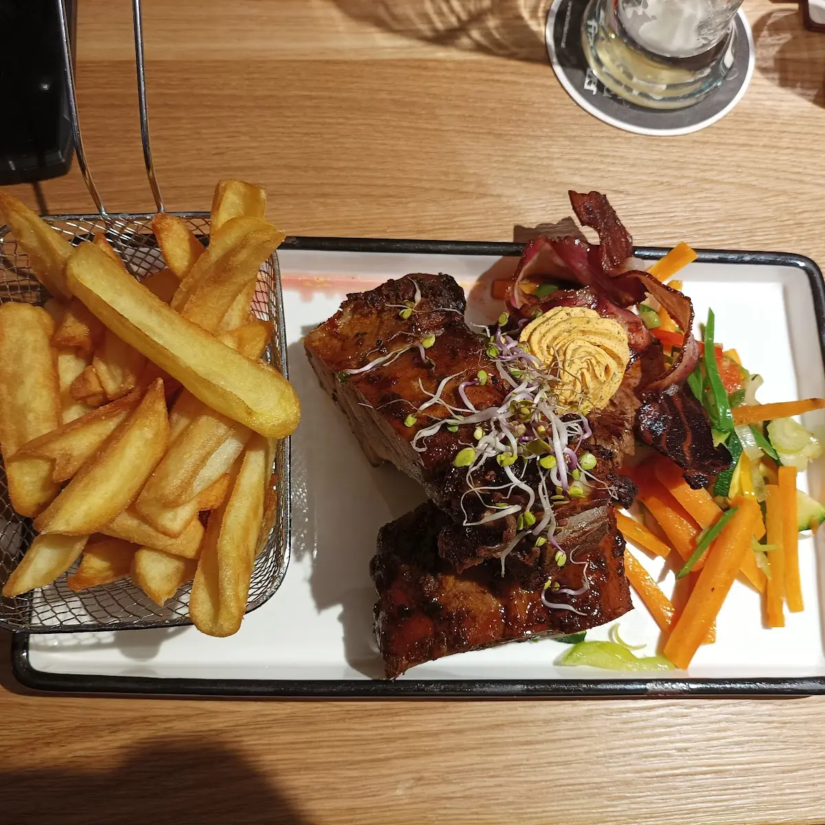 Hamburger Mit Pommes Frites
