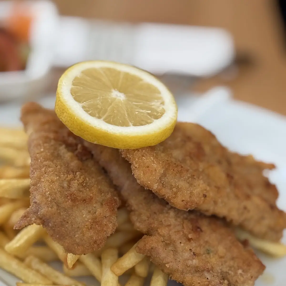 Schweinsschnitzel Mit Pommes