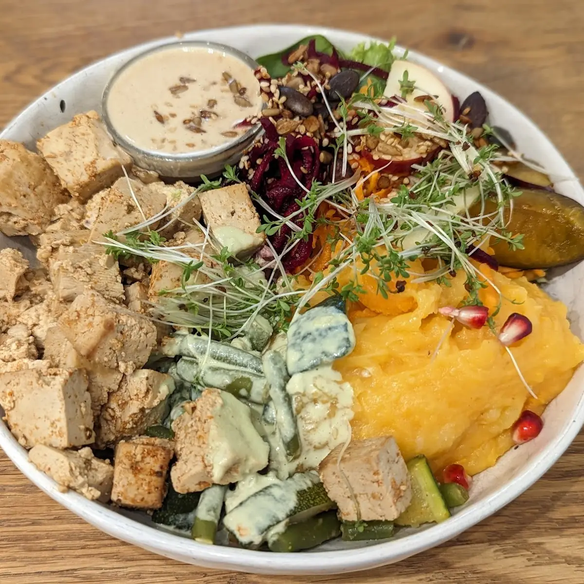 Secret Garden Salat Mit Tofuwürfeln