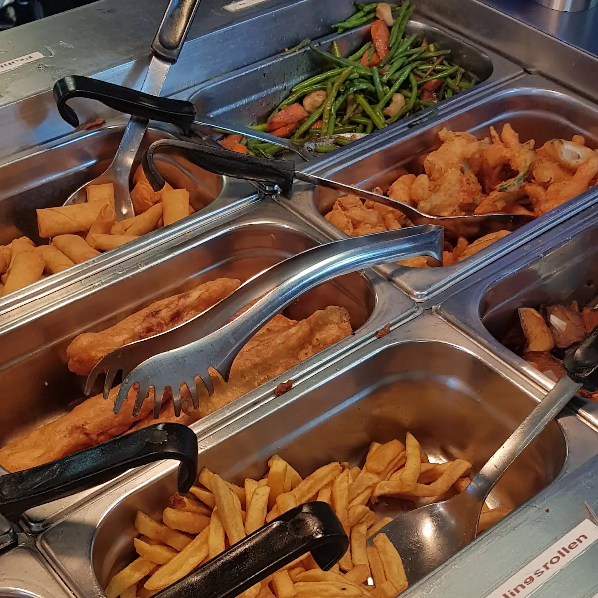 Pommes Frites Und Gebackener Fisch