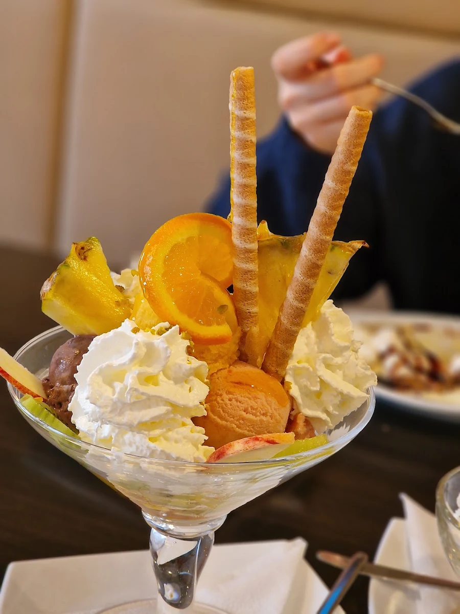 Eisbecher Mit Extra Schlagobers