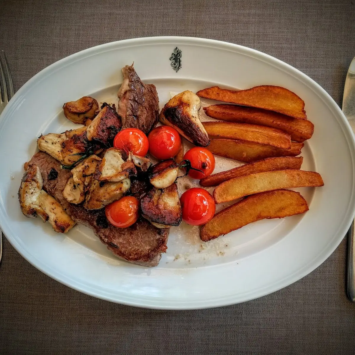Schweinsmedaillons Steinpilze Bratkartoffeln