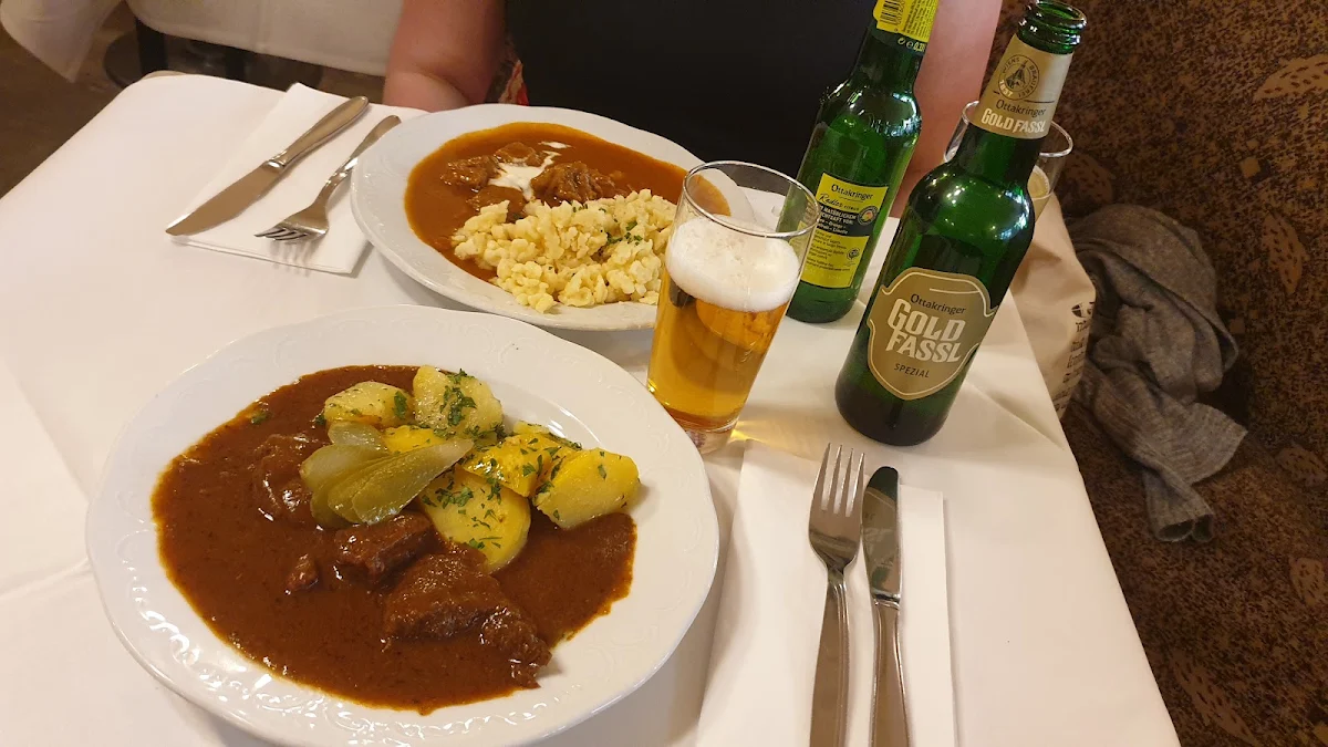 Gulasch Und A Seitl Bier