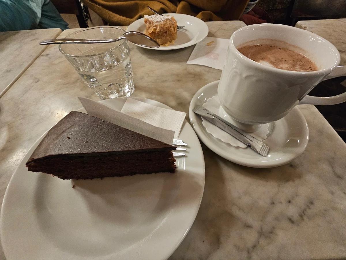 Sacher Torte Und Kakao