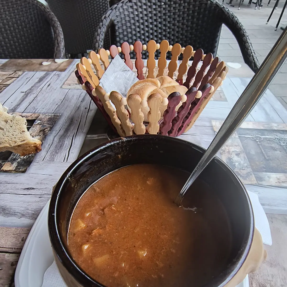 Gulasch Mit Brot