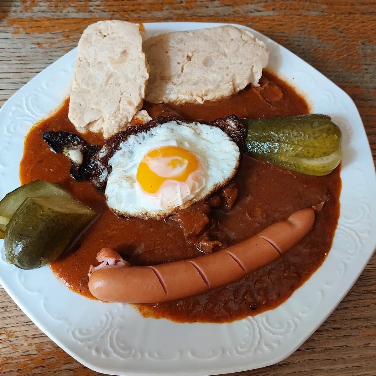 Gulasch Und Semmel