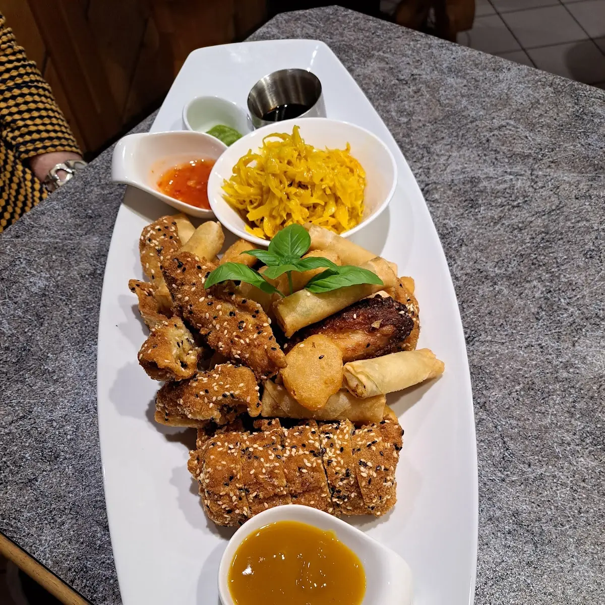 Sesam Chicken Black&White