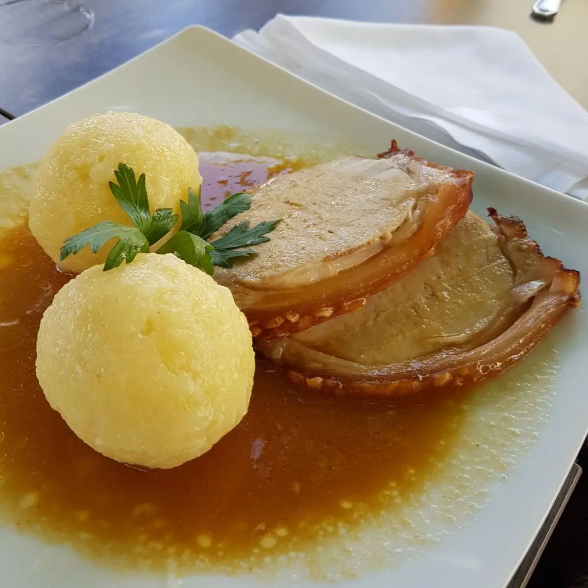 Schweinsbraten Mit Erdäpfelknödeln