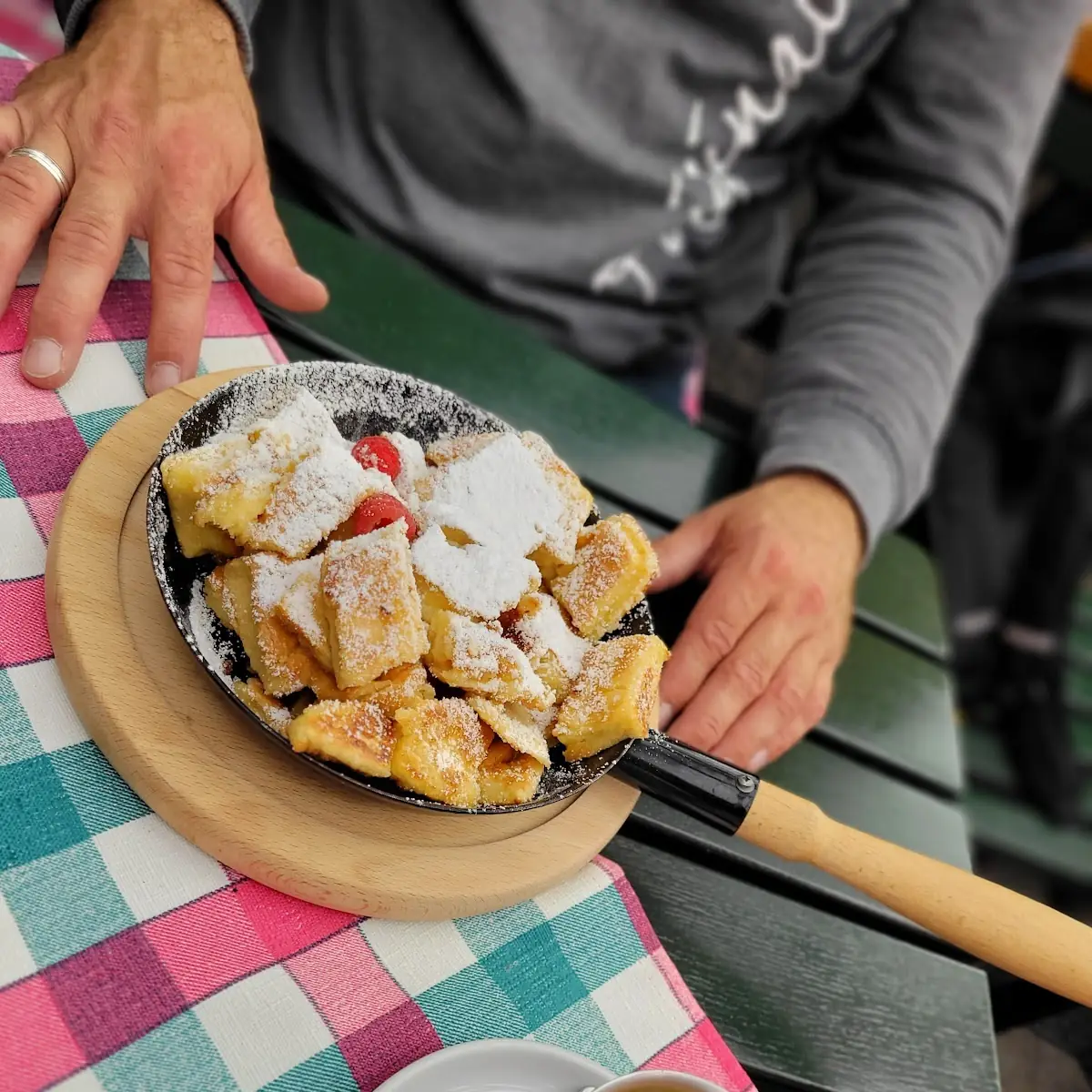 Große Portion Kaiserschmarrn Mit Apfelmus