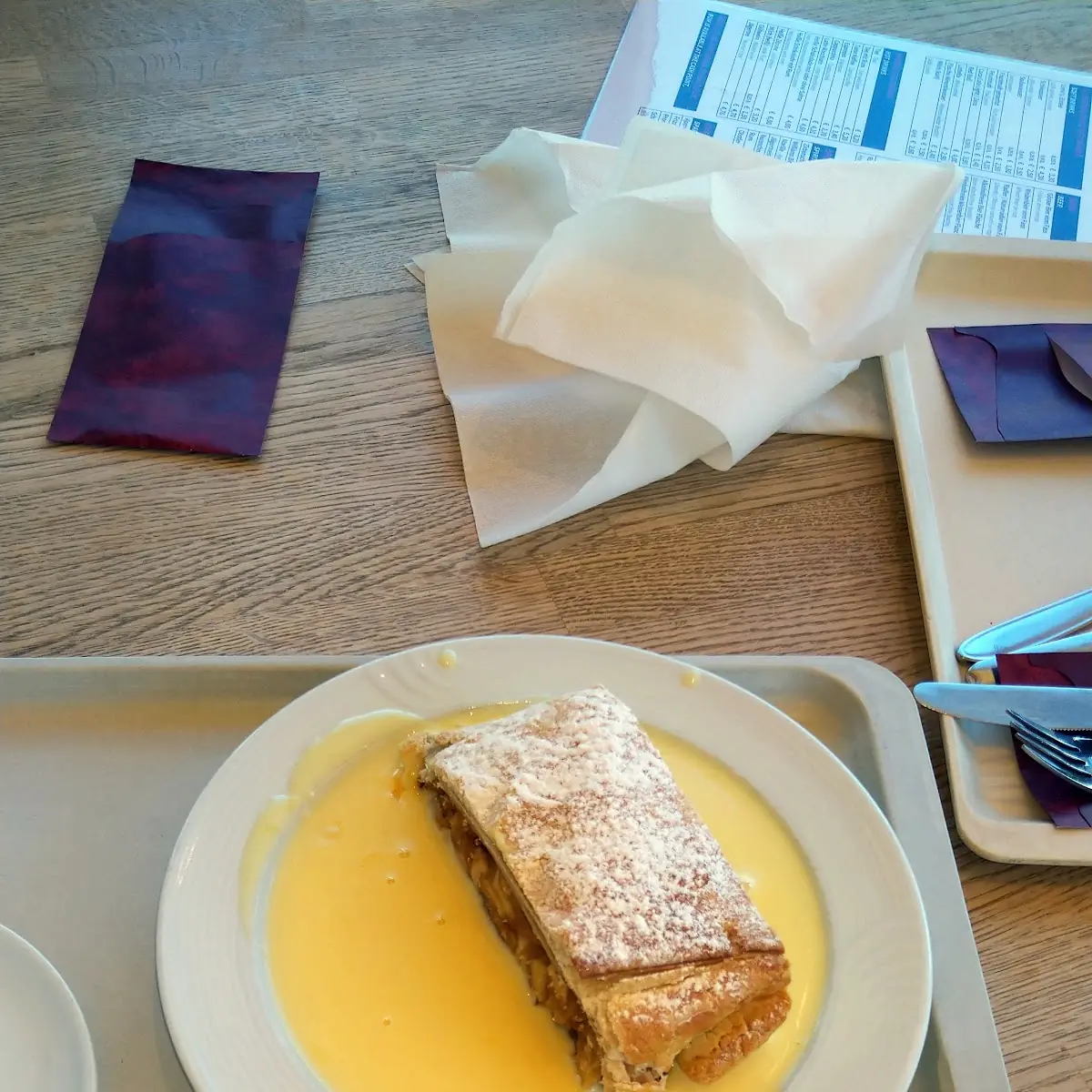 Apfelstrudel Mit Vanillesauce