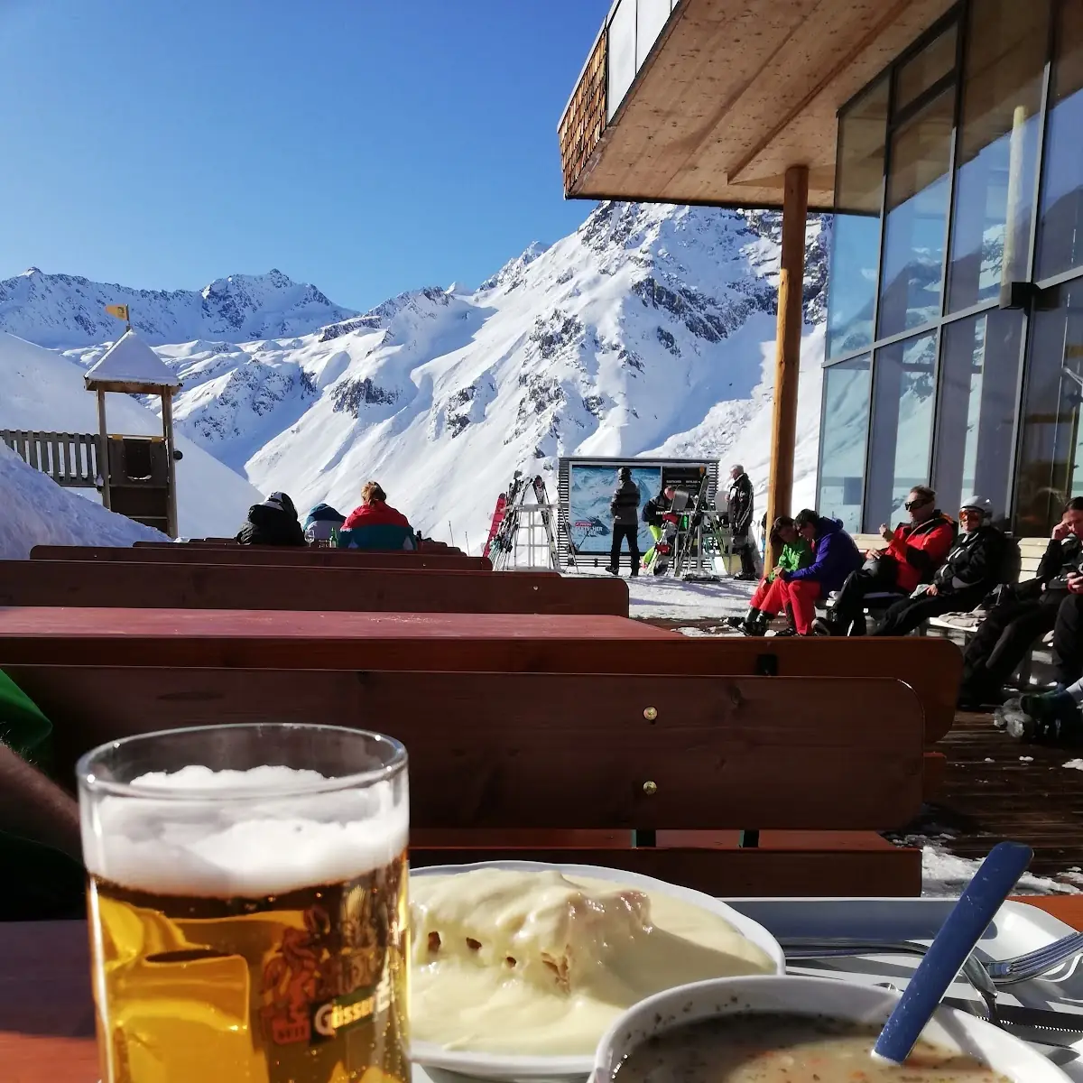 Gerstensuppe Und Apfelstrudel