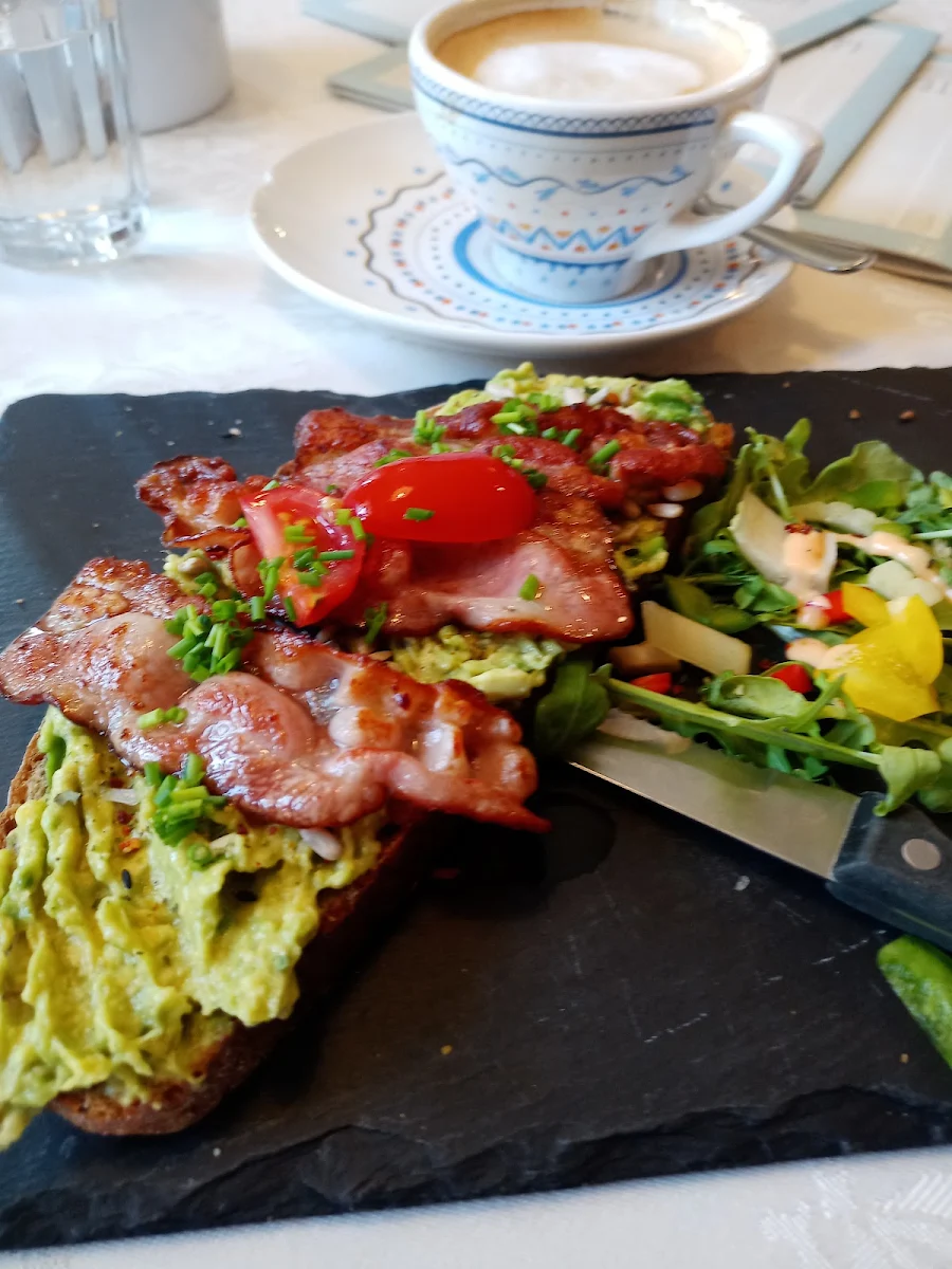 Avocado Aufstrich Mit Gebratenen Speck