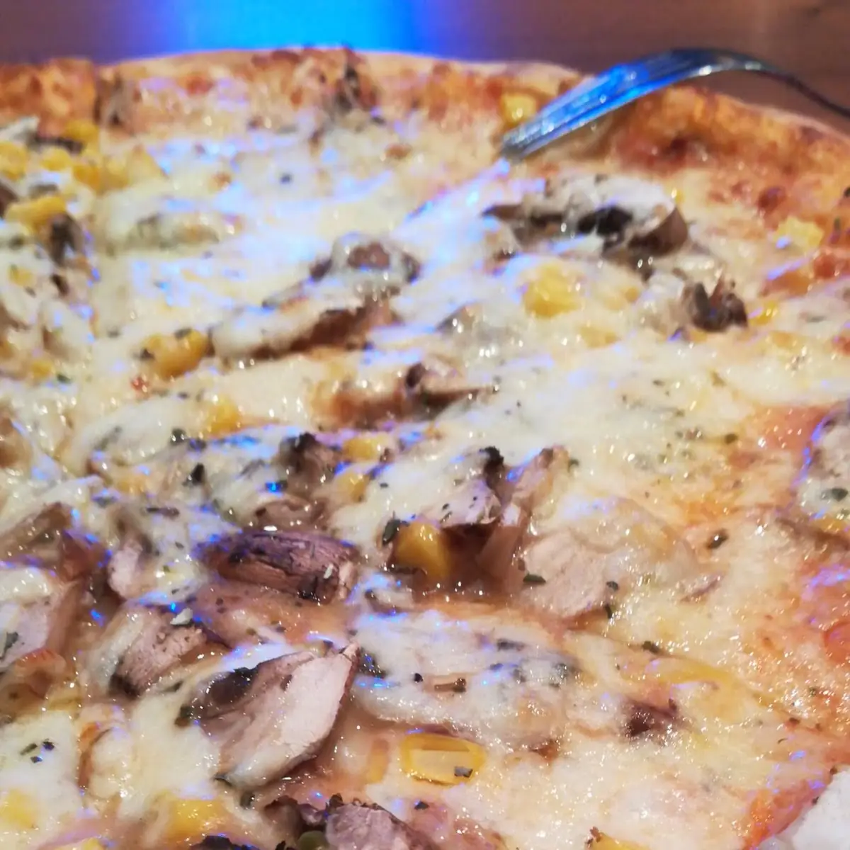 Pizza Funghi Mais Käse