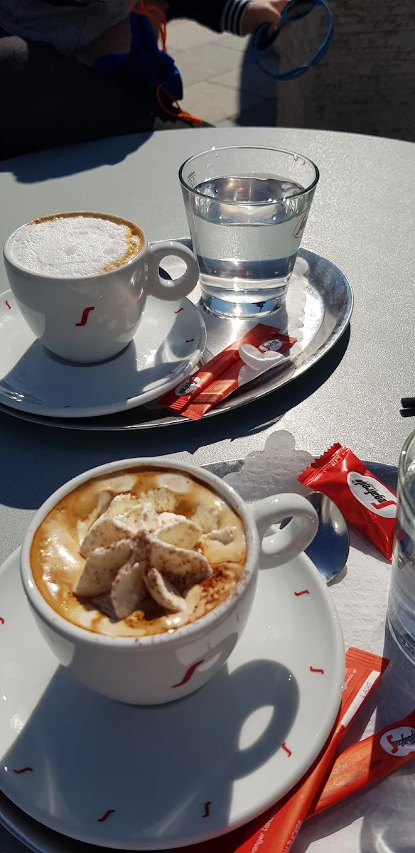 Cappuccino, Cafe Roma