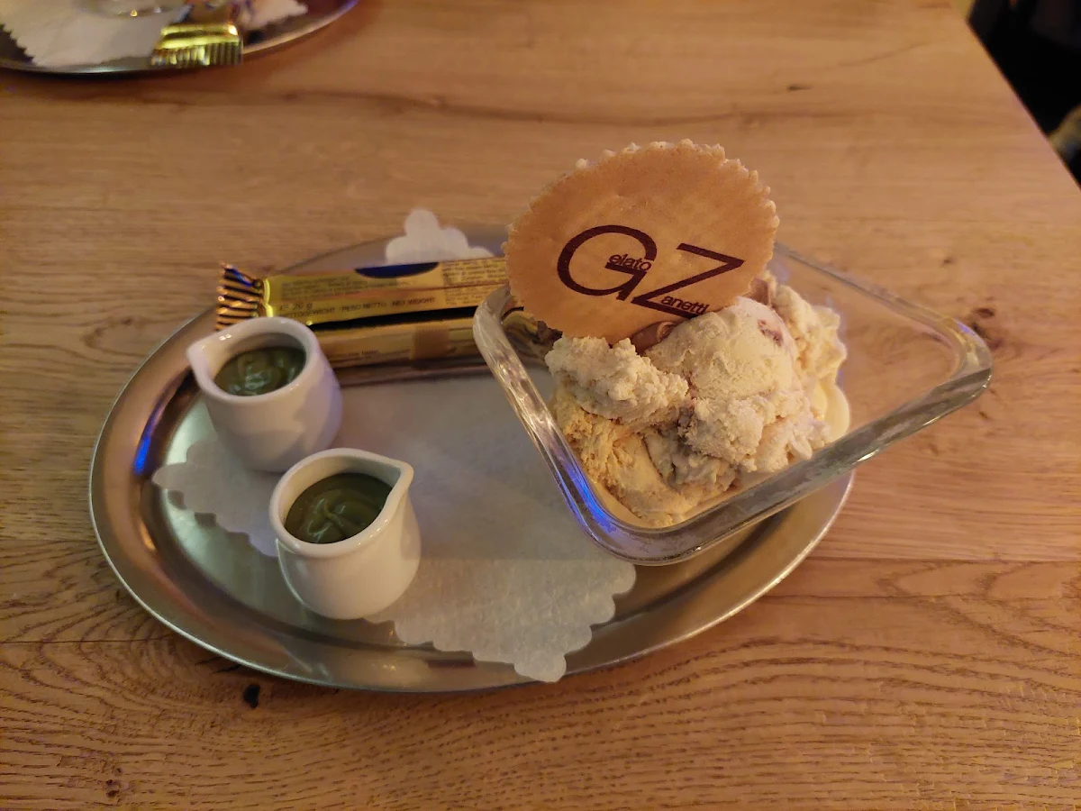 Gemischtes Eis Mit Doppelter Pistaziensauce, Cafe Roma