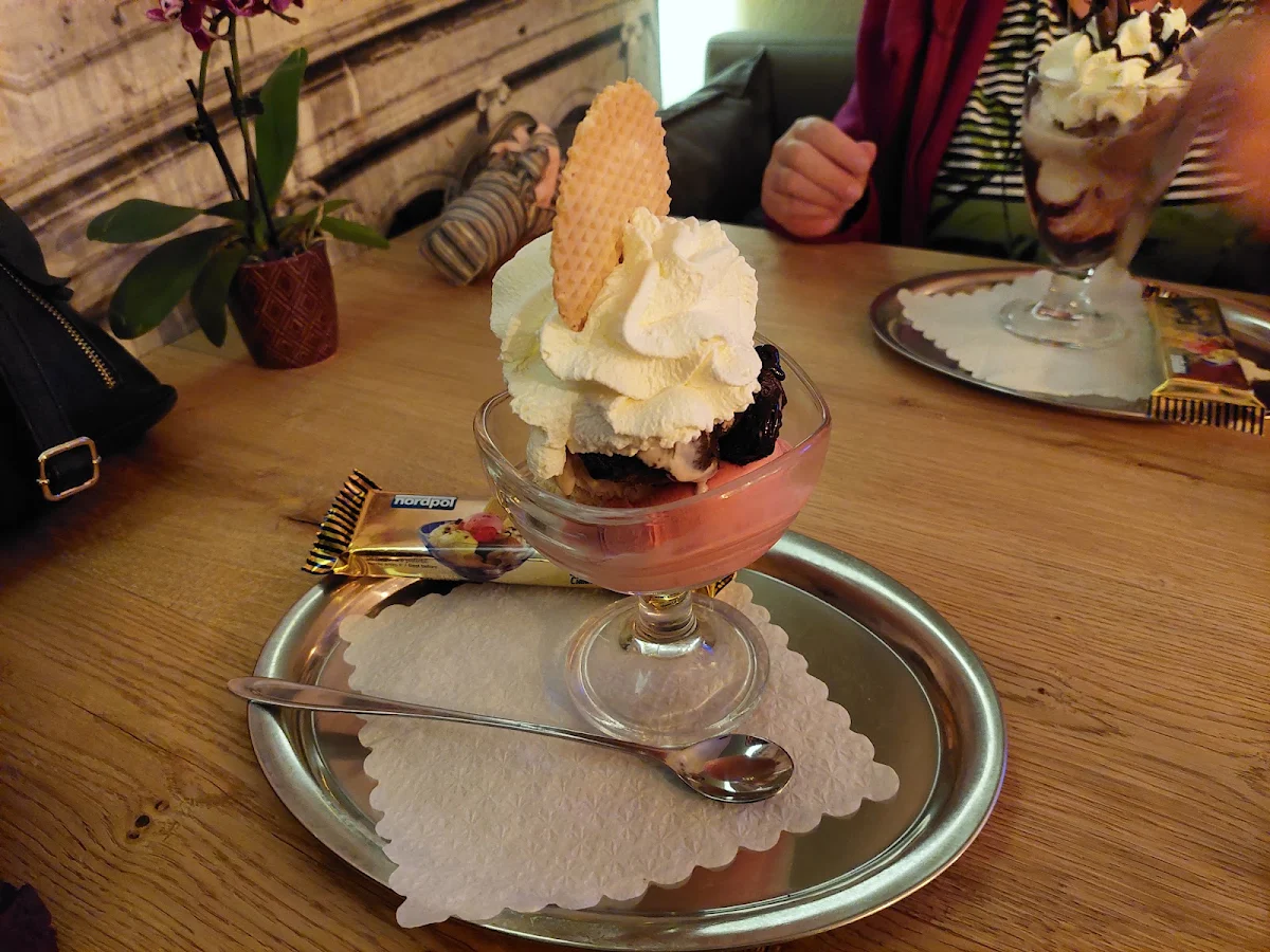 Highlights, Cafe Roma