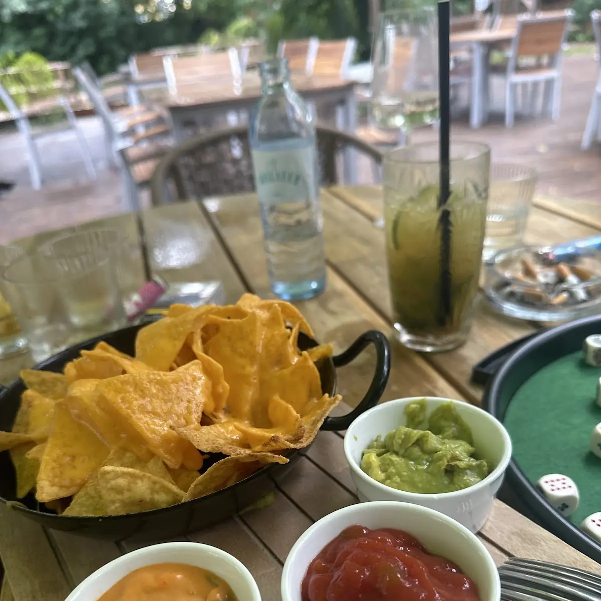 Nachos Deluxe & Dips