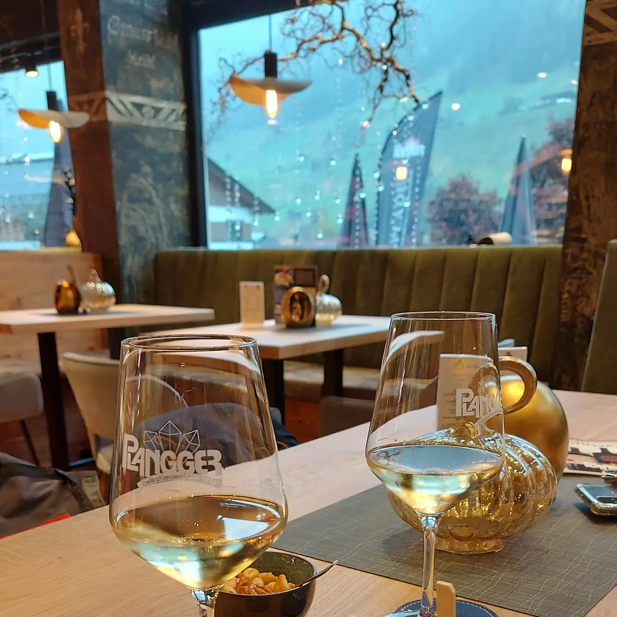 Zirbenwurzen Und Grüner Veltliner
