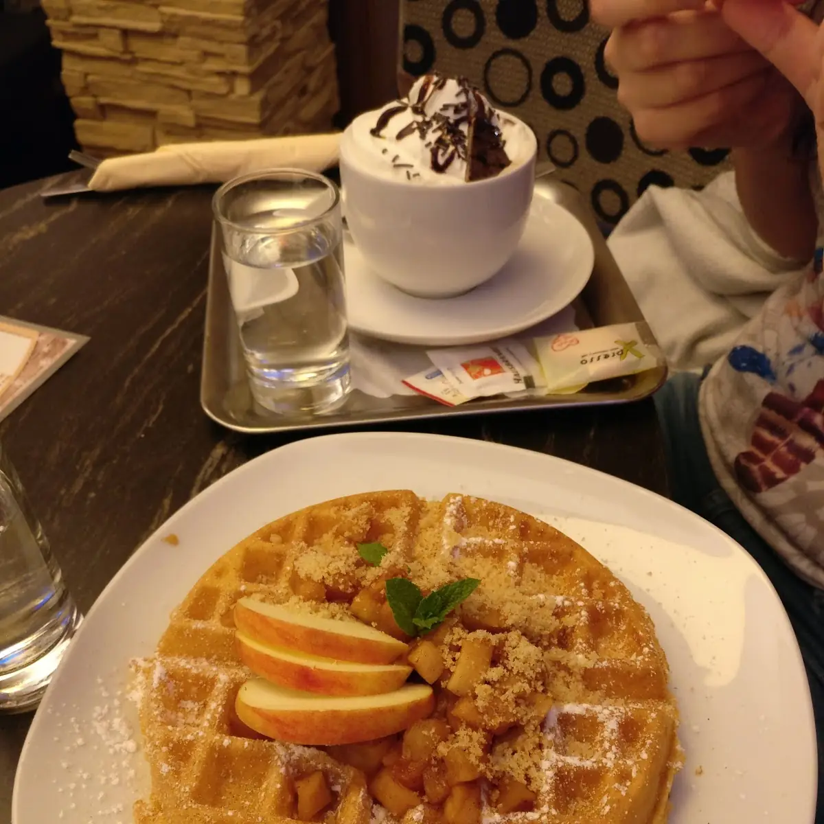 Omas Apfelstrudel Waffel