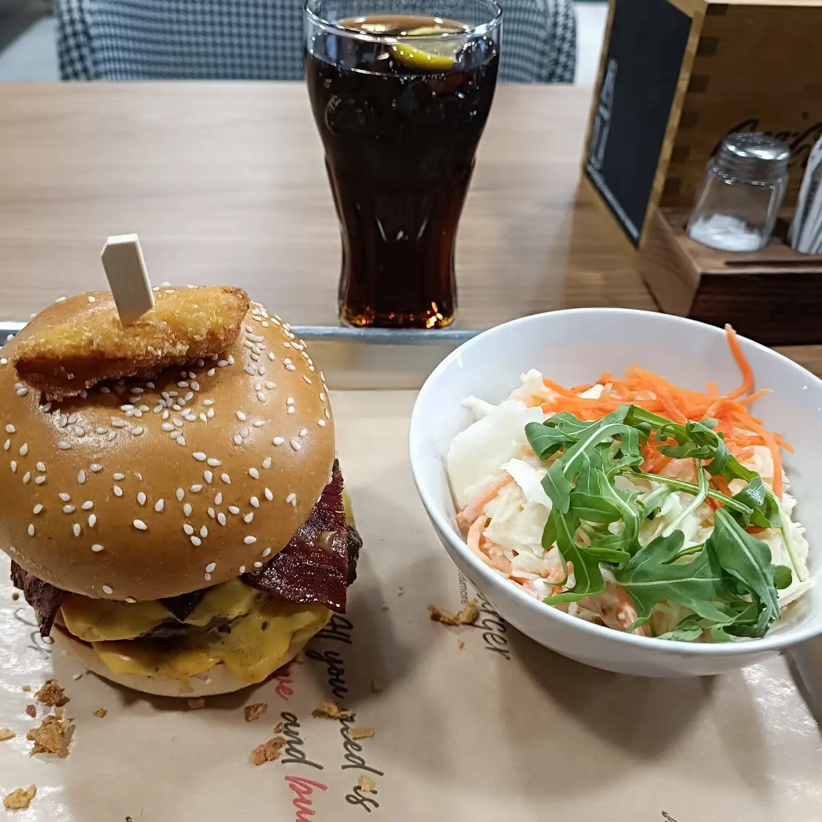 Egg Burger Double Mit Cole Slaw Salat