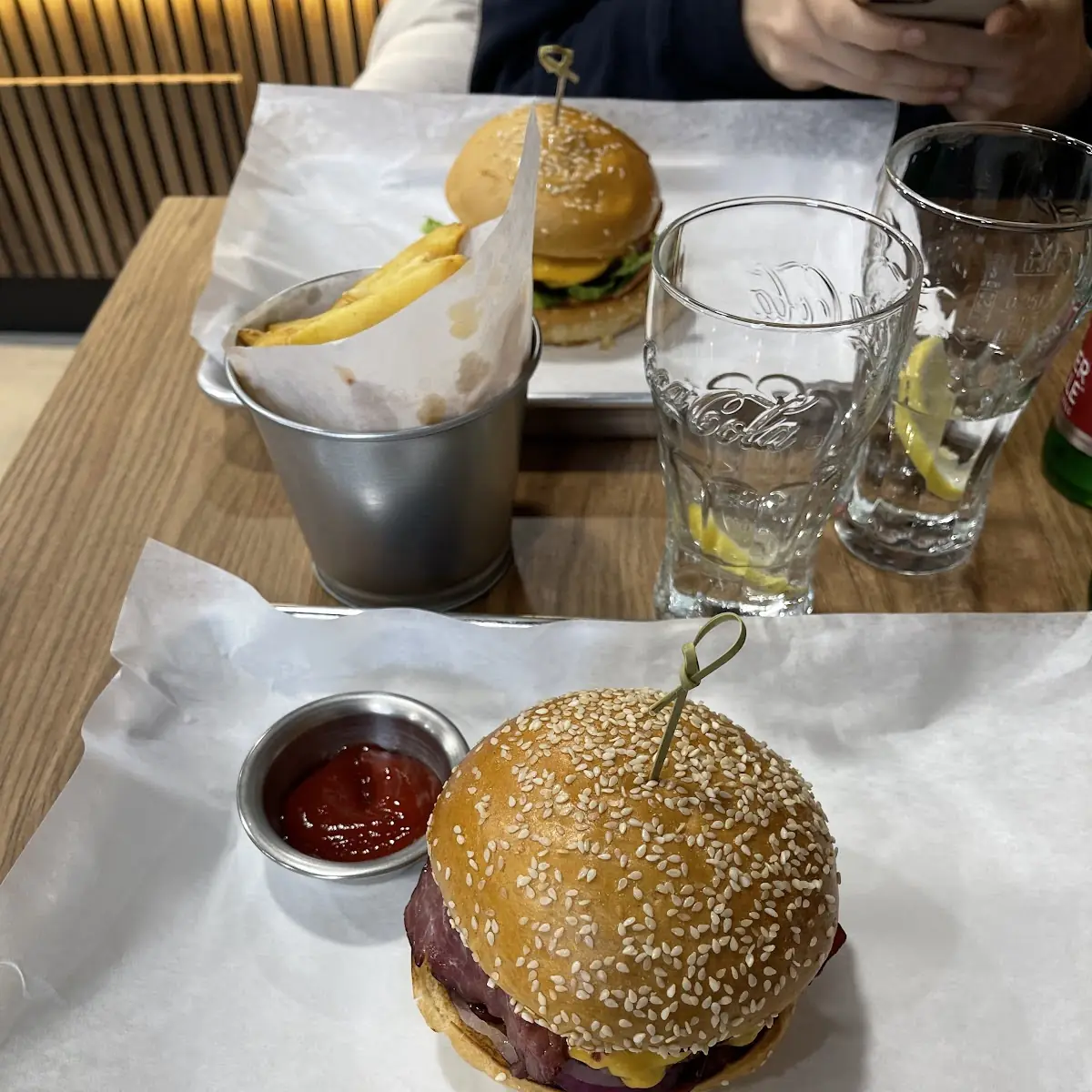 TS Burger Cheeseburger