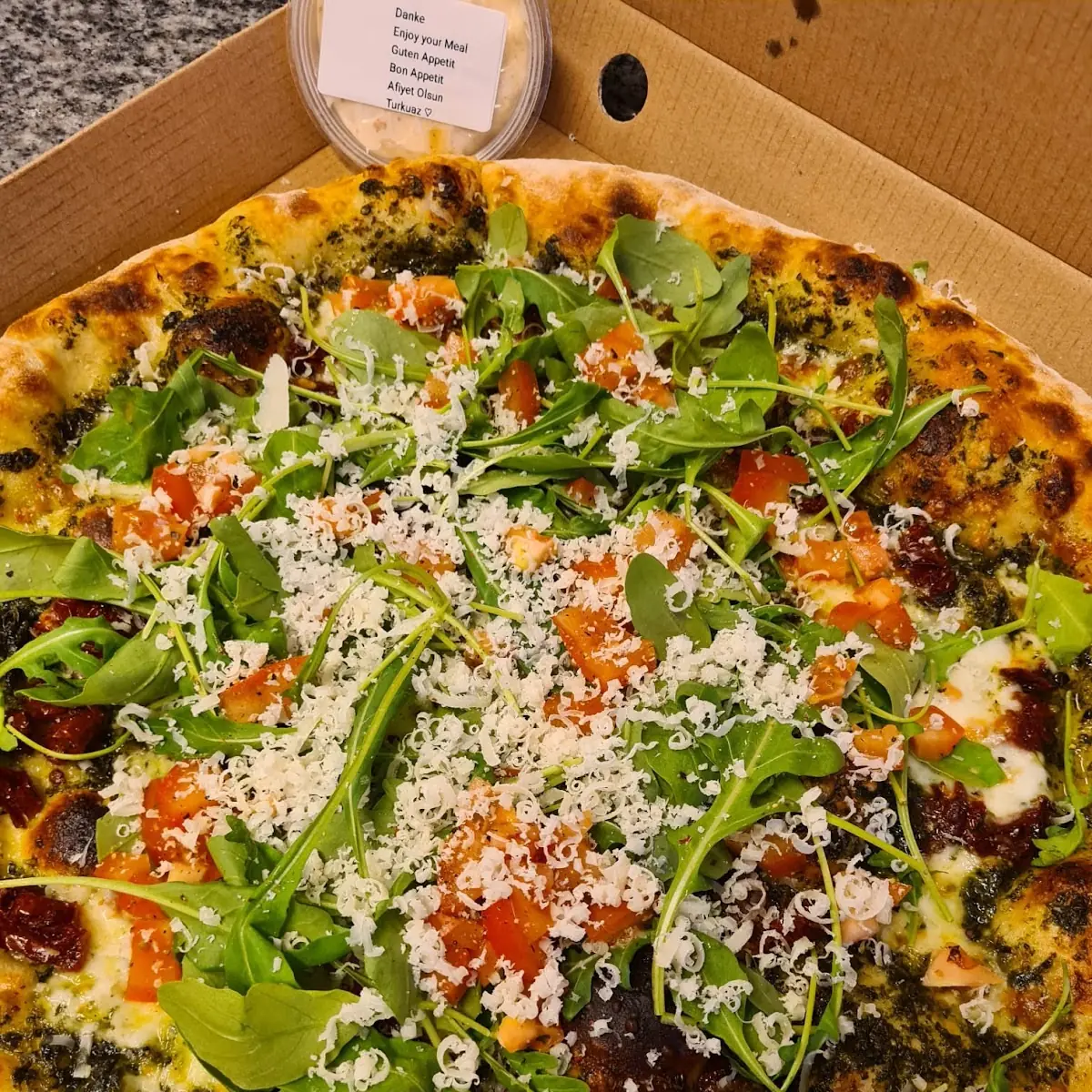Pizza Pesto Mit Rucola Salat