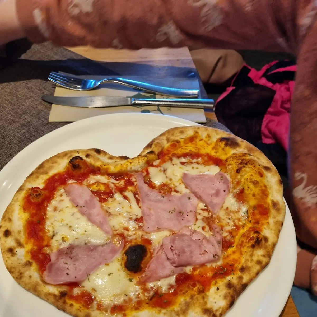 Pizza Salami Mit Schafskäse