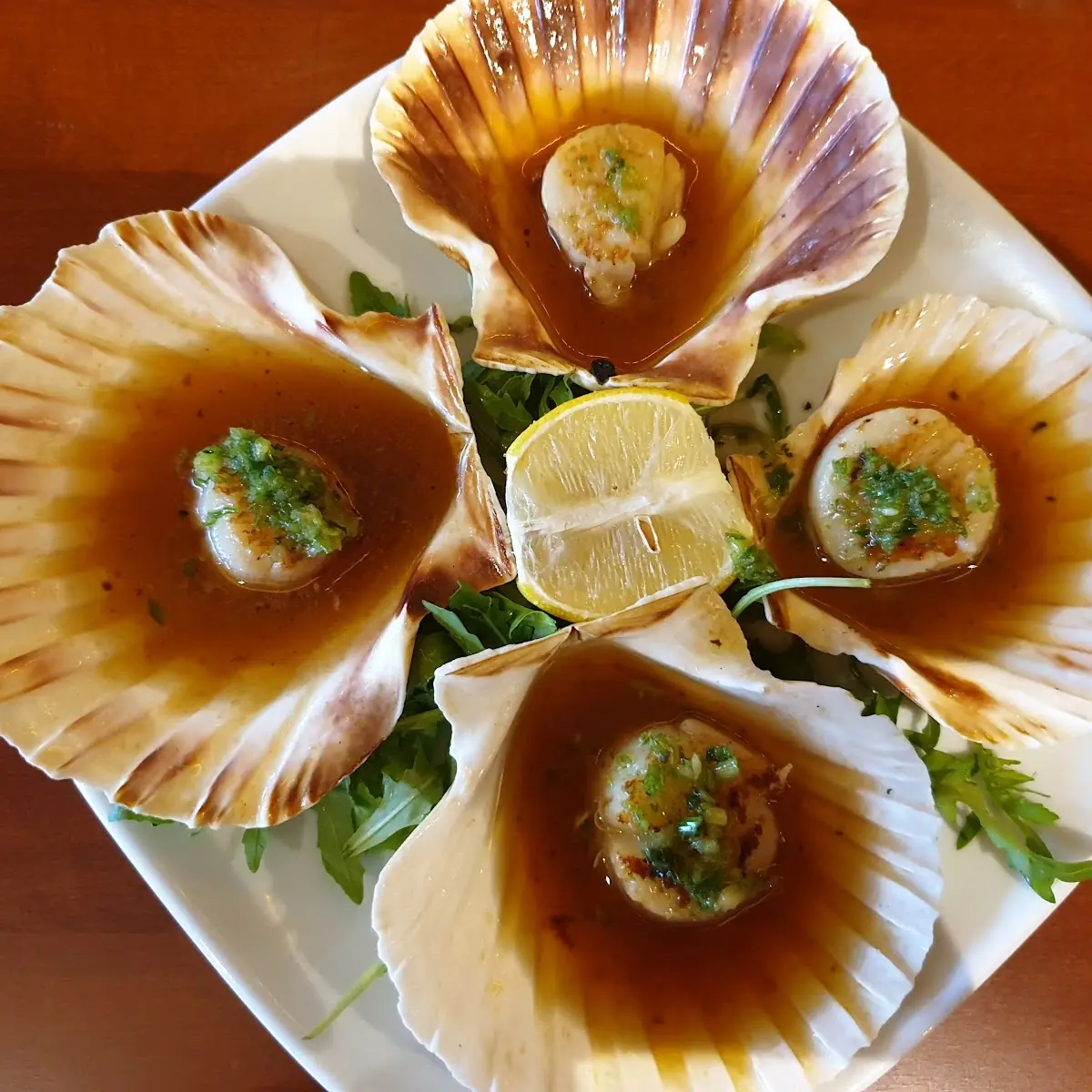 Gegrillte Jakobsmuscheln
