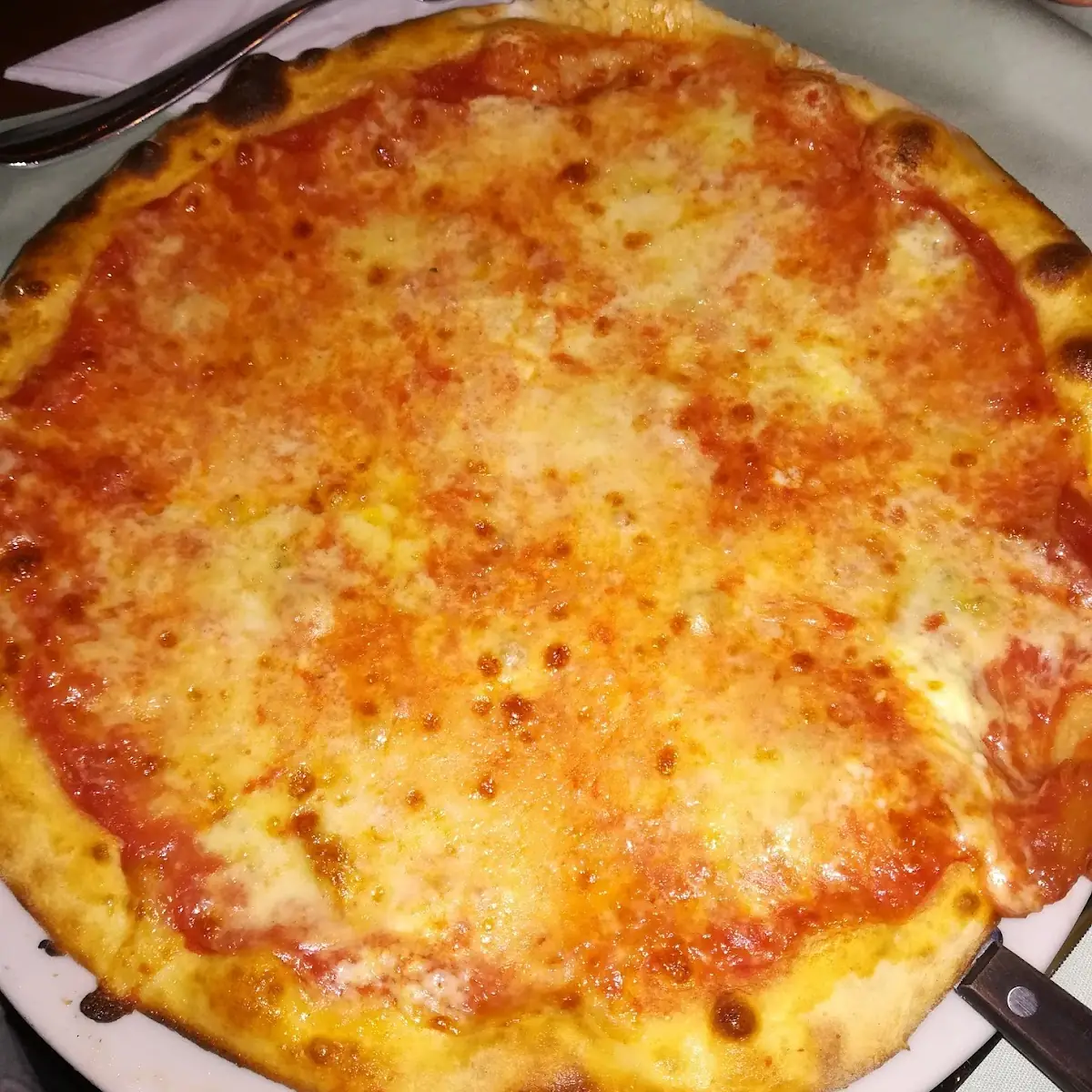 Pizza Quattro Formaggi Groß