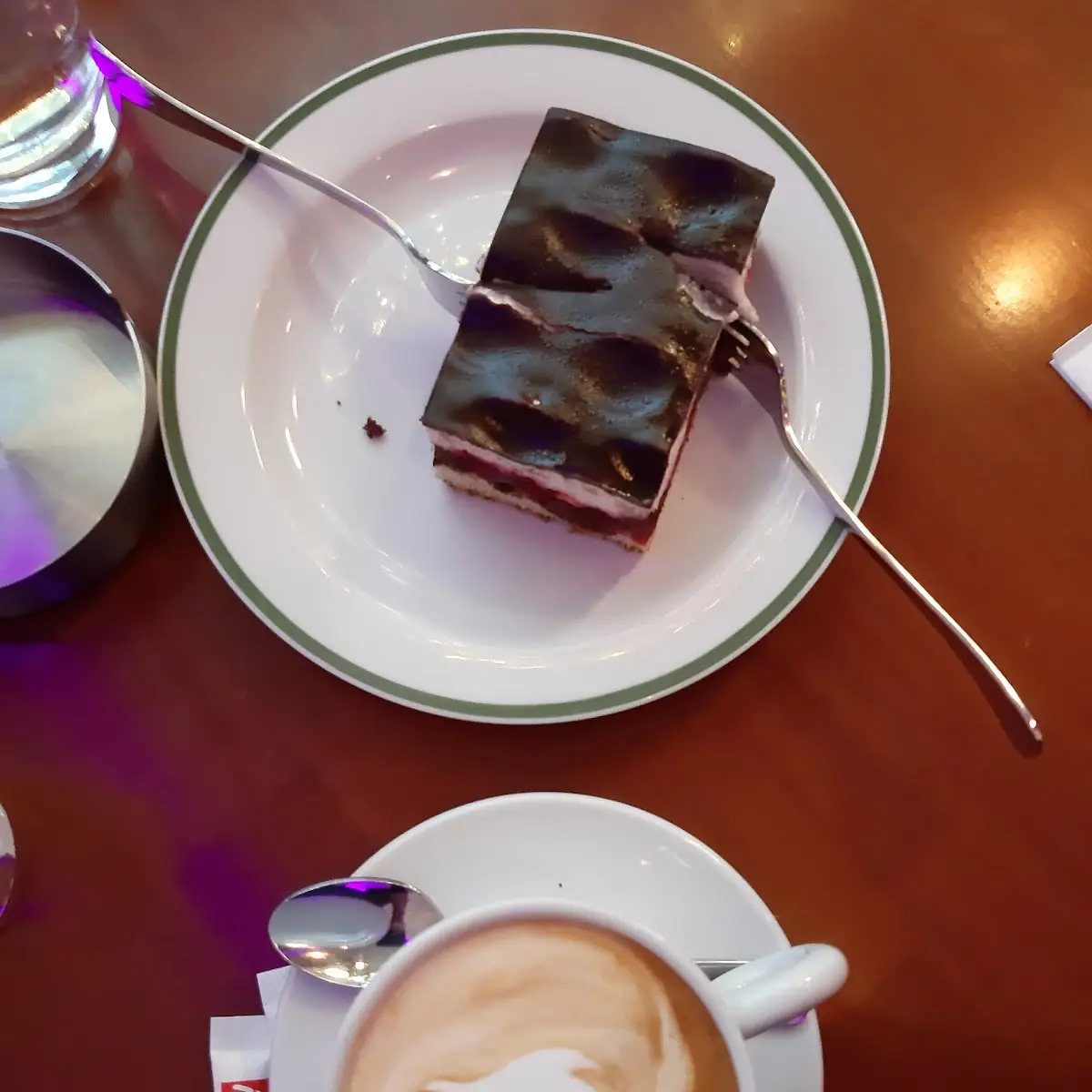 Weichselschnitte Mit Melange