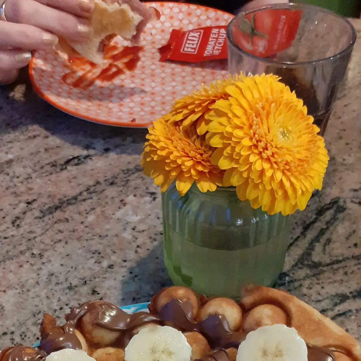 Bubbel Waffle Mit Nutella Und Banane