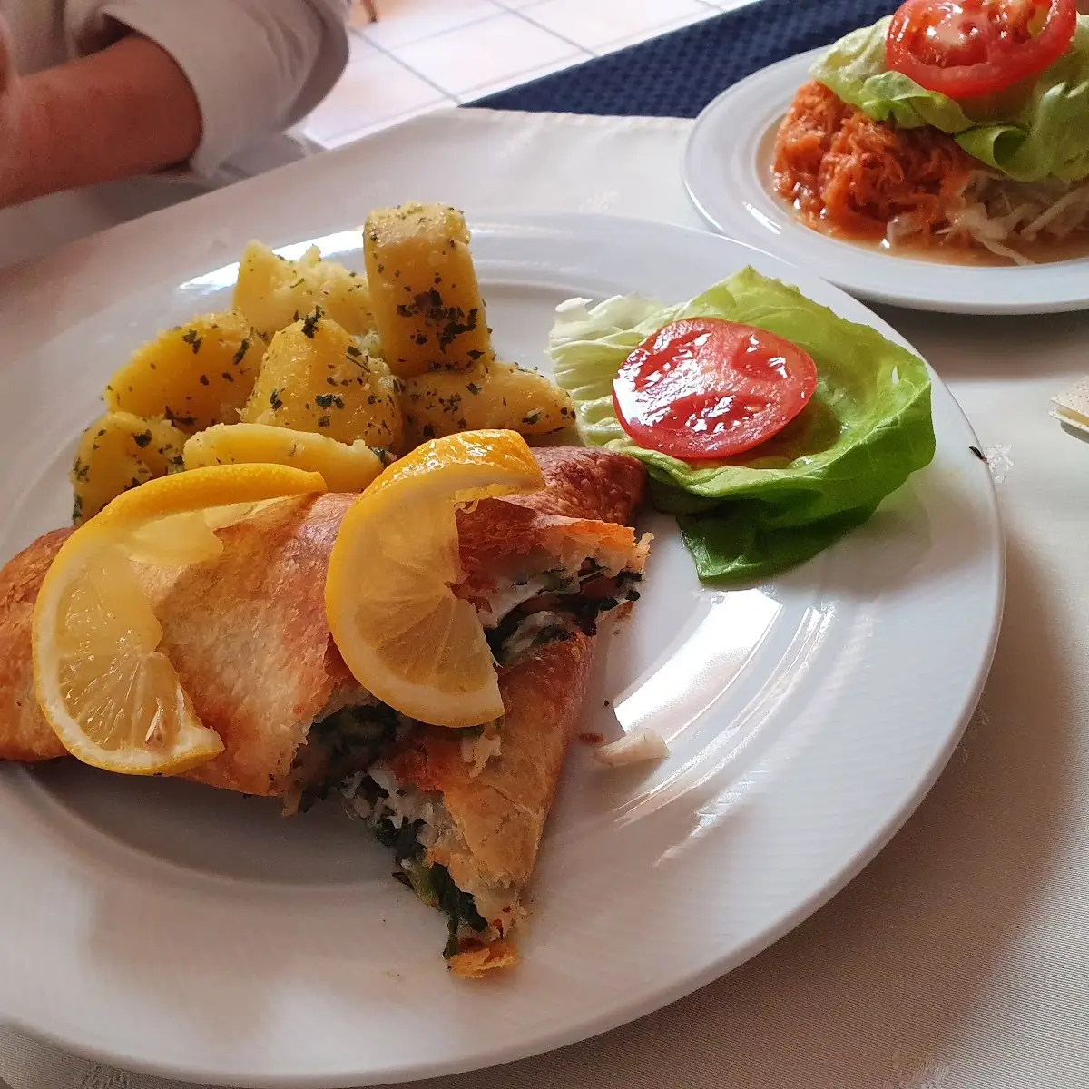 Rotbarsch Mit Blattspinat Und Petersilienkartoffel