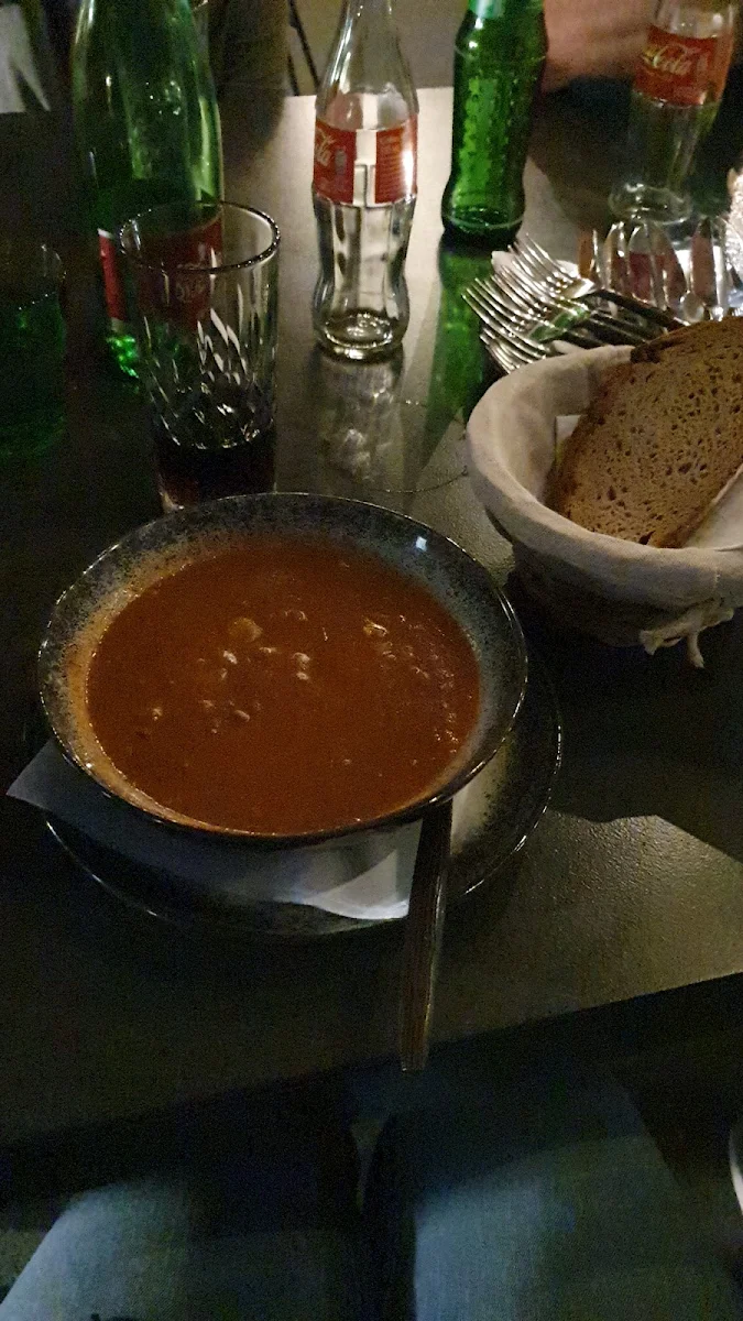 Gulaschsuppe Mit Gebäck