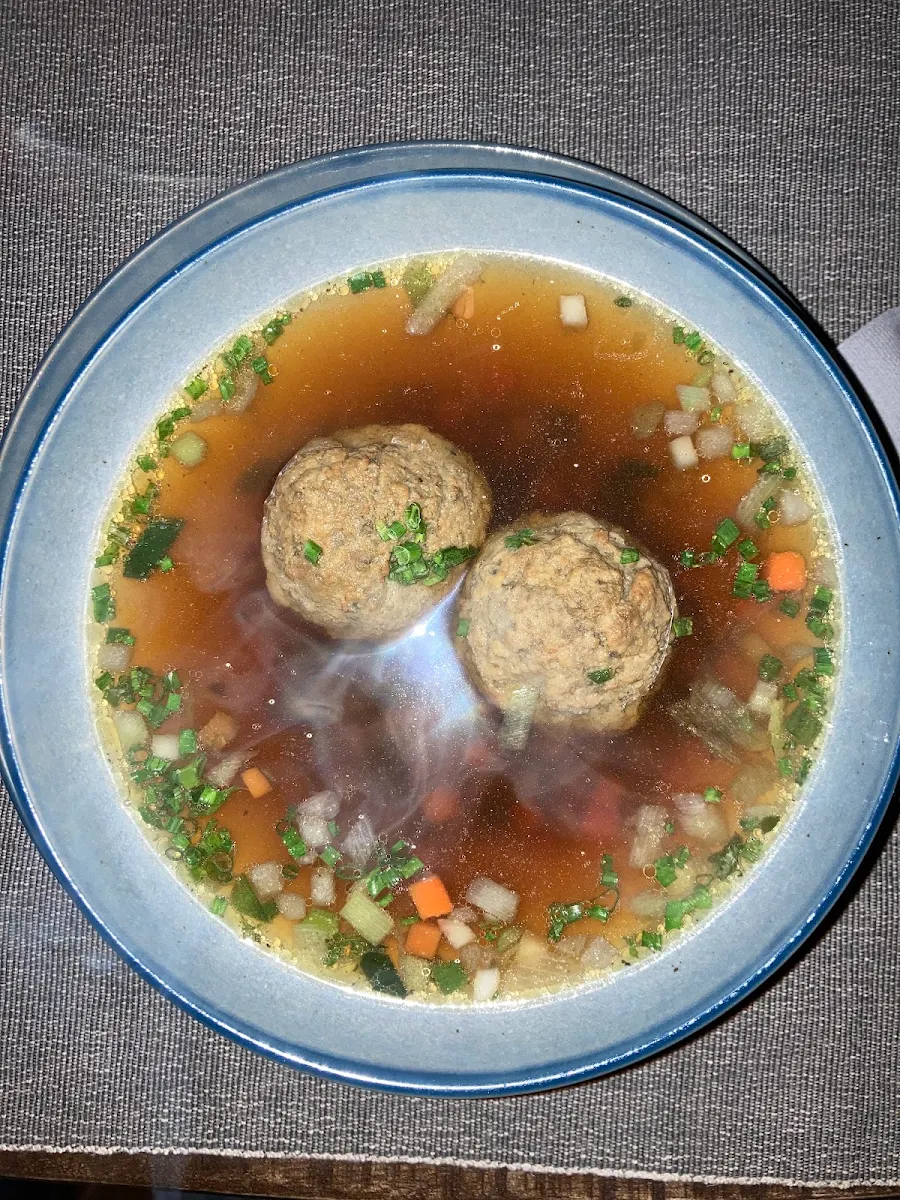 Rindsuppe Mit Kaspressknödel