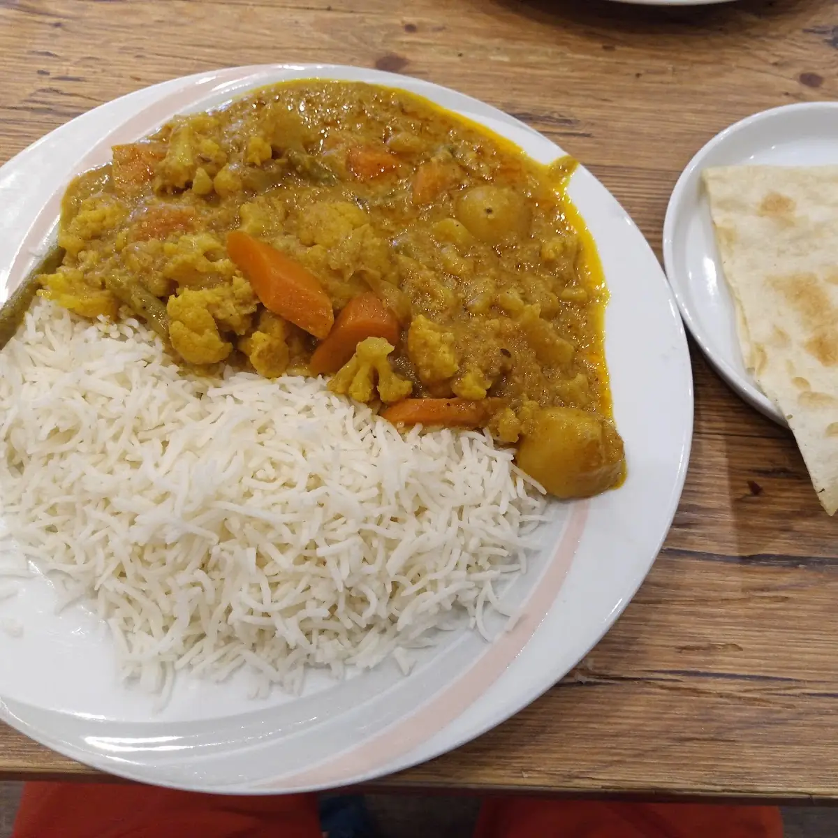 Gemischtes Gemüse Mit Reis Und Naan Brot