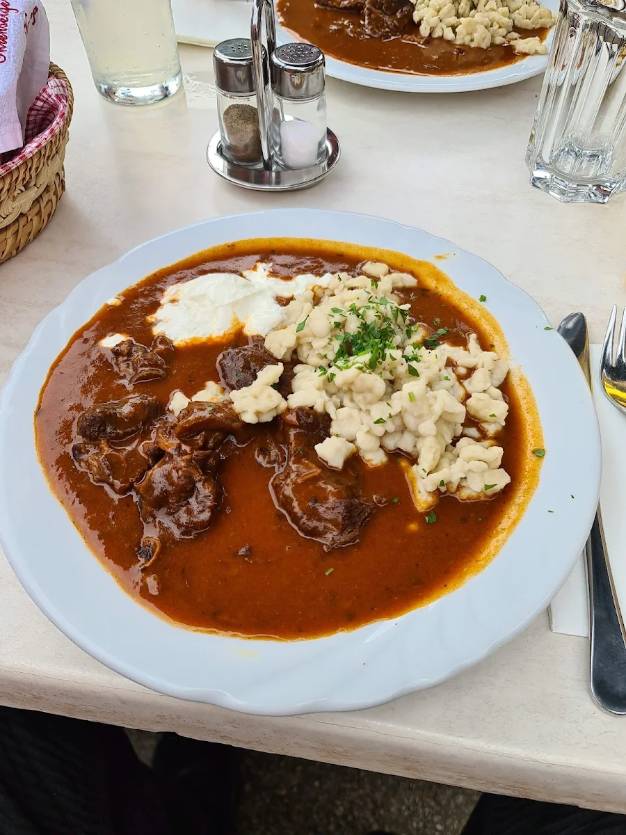Rindsgulasch Mit Spätzle