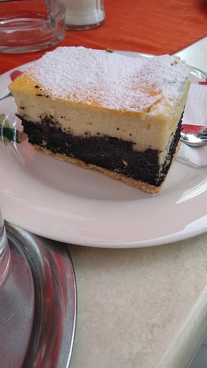 Topfenmohnschnitte