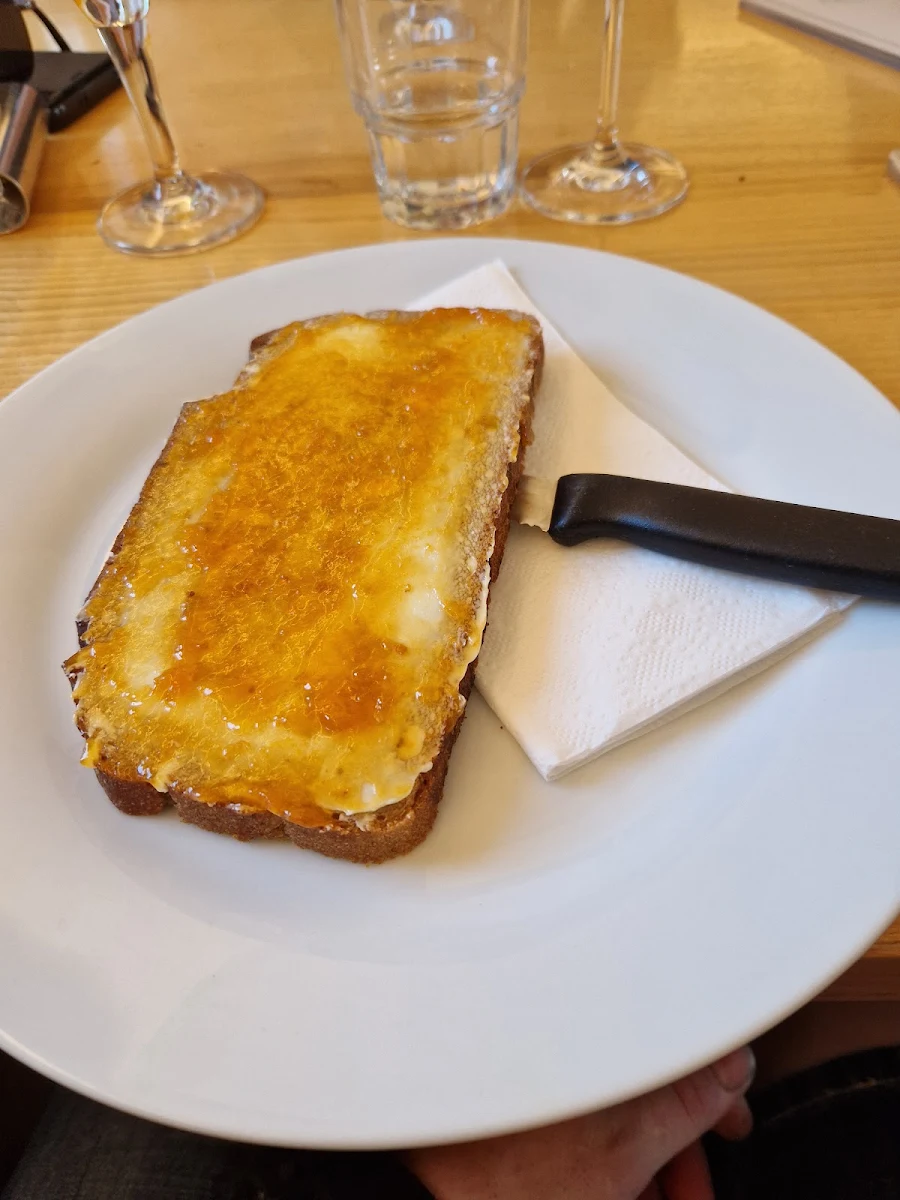 Marillenmarmeladen-brot