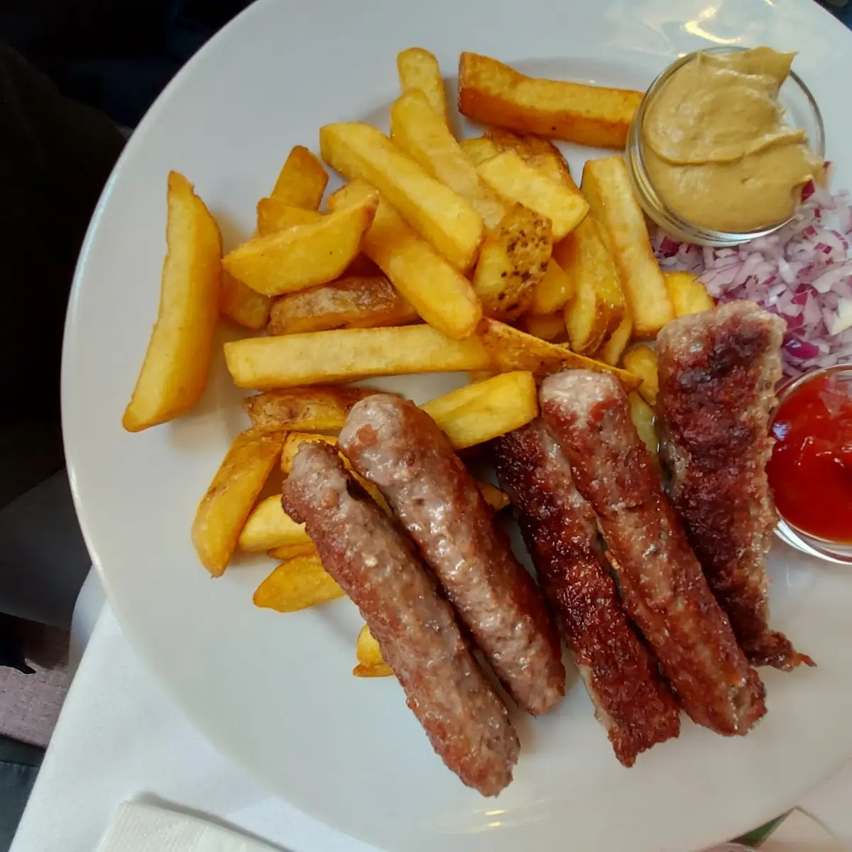 Cevapcici Mit Pommes Frites