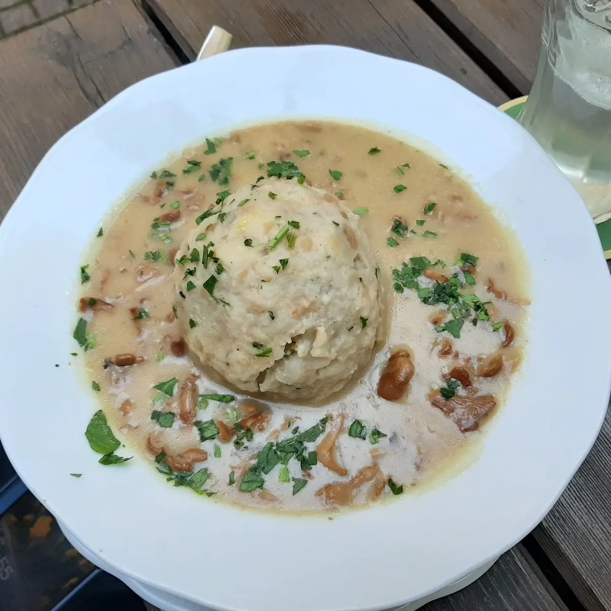 Eierschwammerlsauce Mit Semmelknödel
