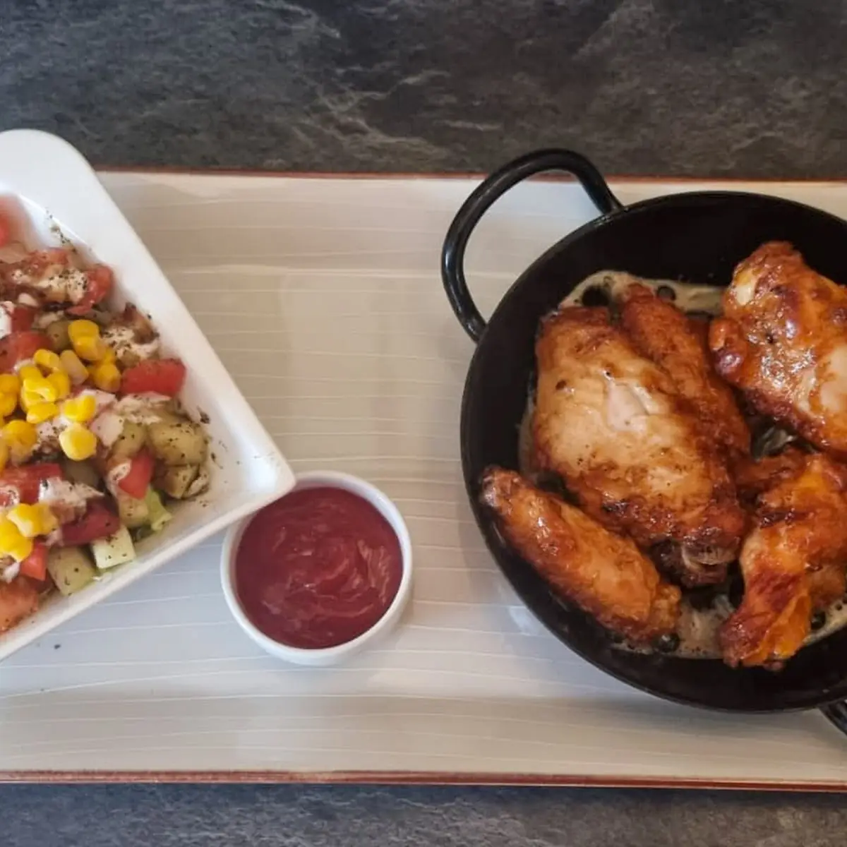 Chicken Wings Mit Salat