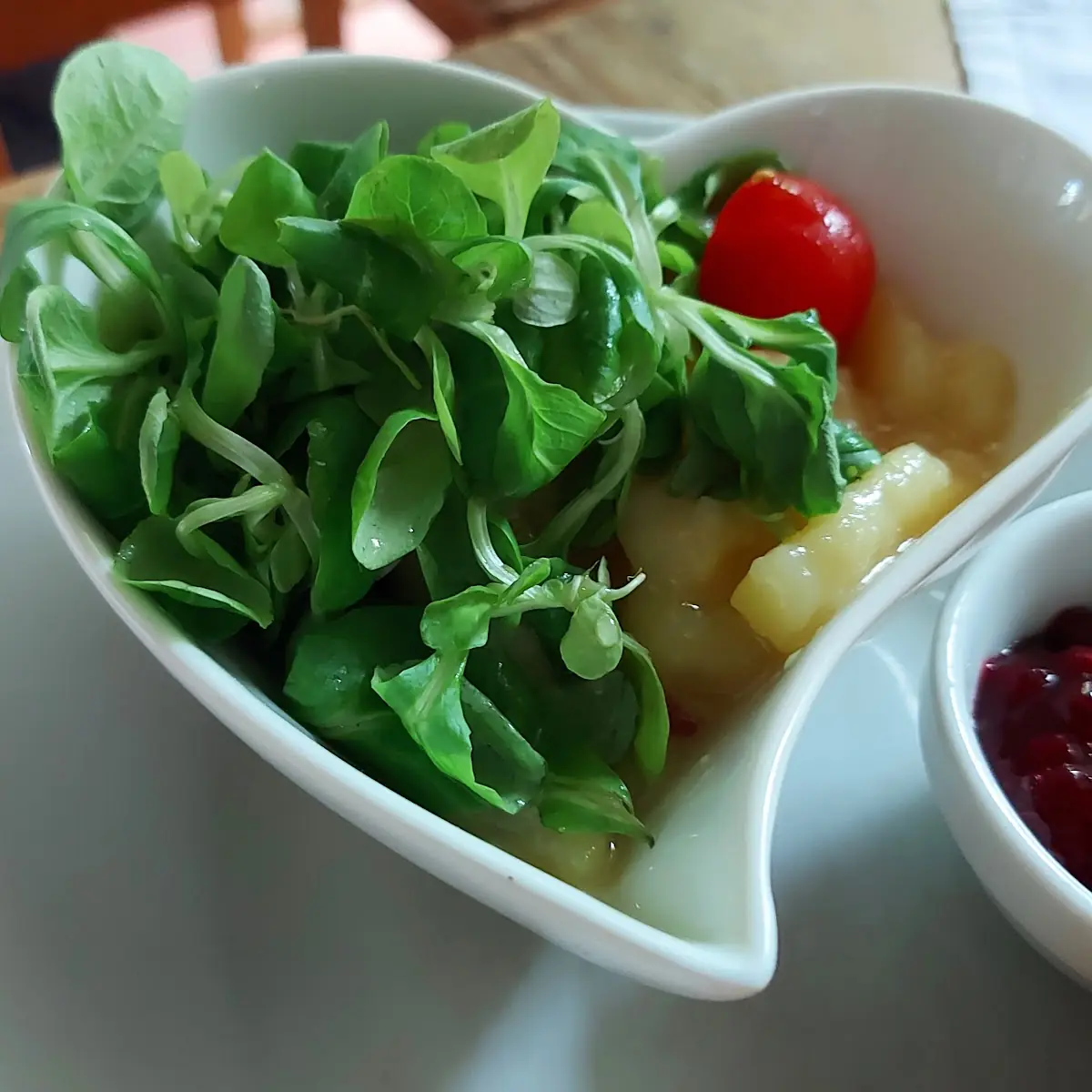 Vogerl-und Kartoffelsalat Preiselbeeren