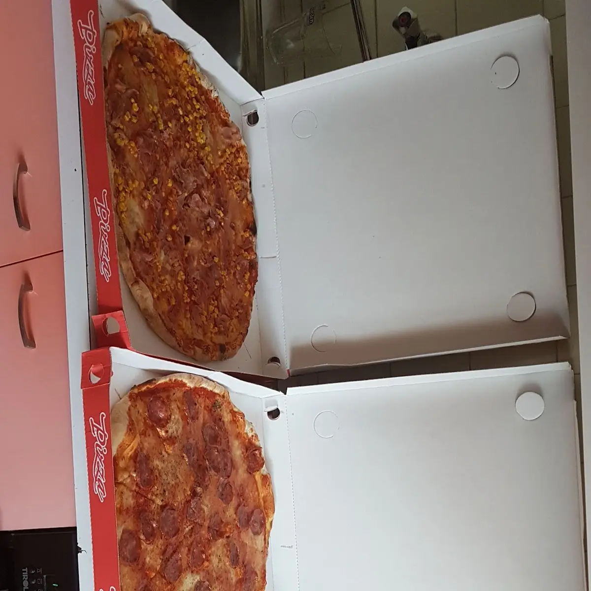 Schinken-salami-tonno Pizzen