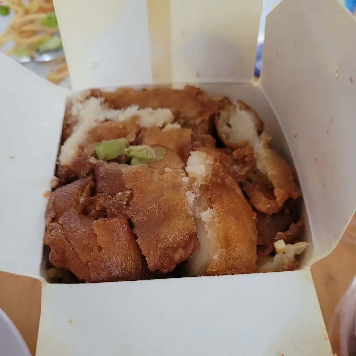 Knuspriges Huhn auf Wokgemüse
