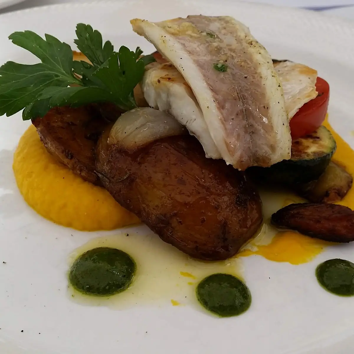 Branzino Filet Gegrillt Mit Mediterranem Gemüse Auf Sellerie Pureé Bierwochen Menü