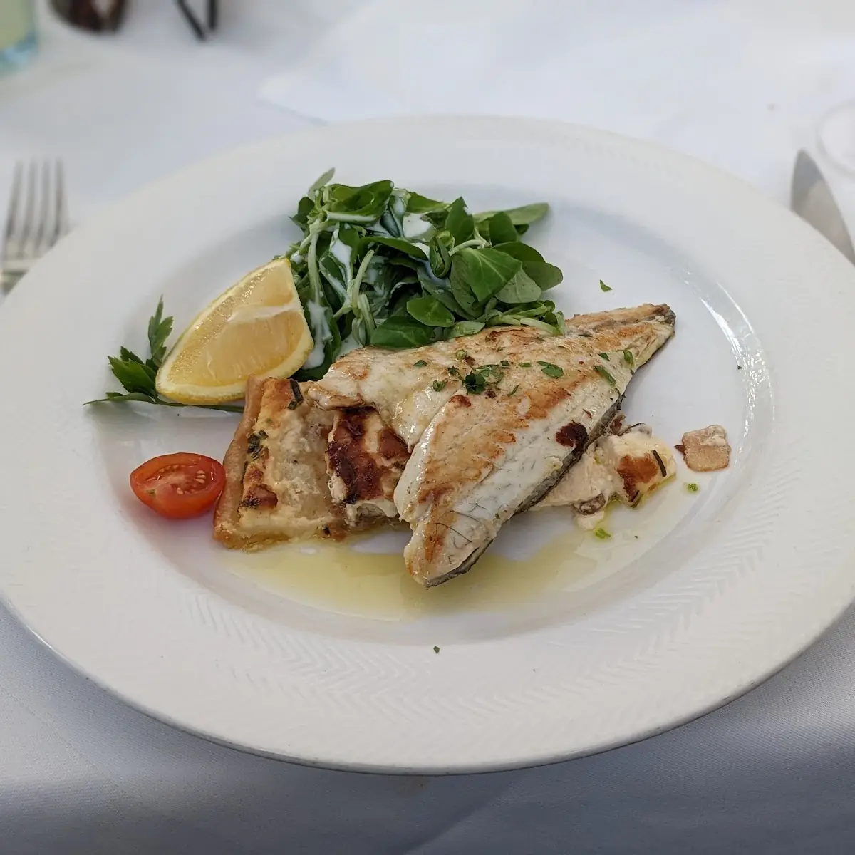 Brazino Filet Gegrillt Lauwarme Eierschwammerl-quiche Vogerlsalat Kräuterjoghurt