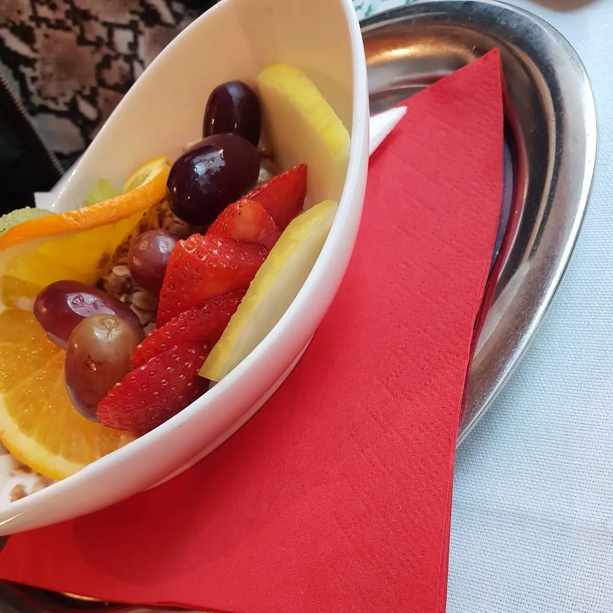 Müsli Mit Joghurt Und Früchten